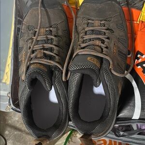 KEEN Men's Black and Brown Athletic Shoes - size 9 - new but insoles missing